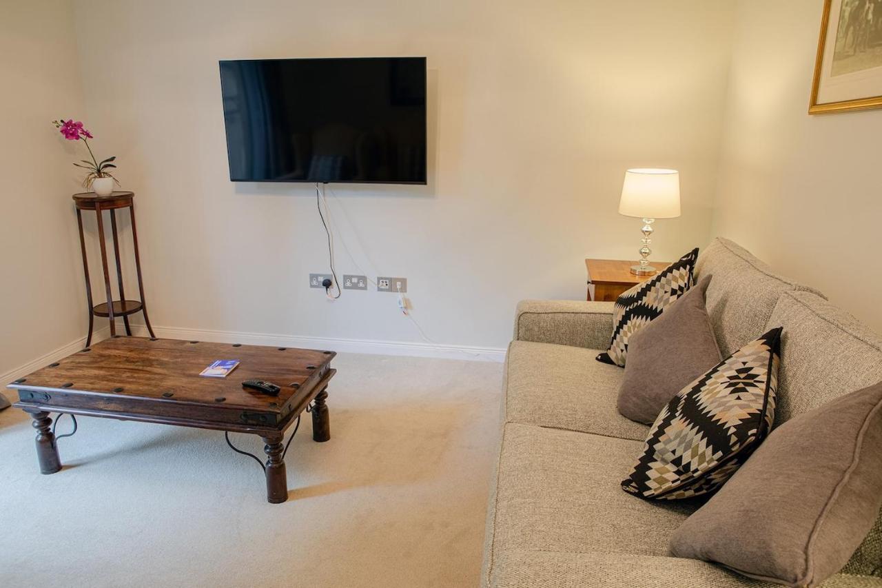 Hedgefield House - Serene Top Floor Flat Inverness Zewnętrze zdjęcie